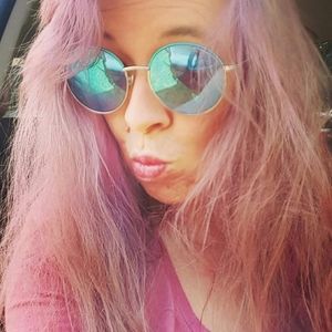 Meet your Posher, Sharla